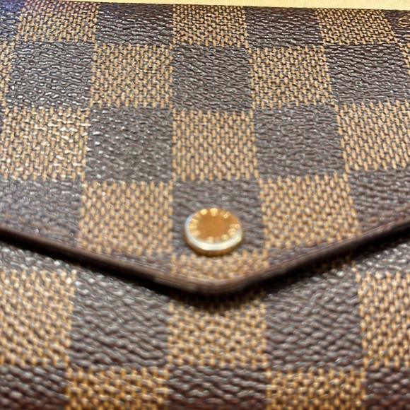 Louis Vuitton Sarah Wallet - Picture 8 of 13
